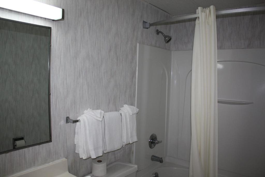 Super 8 By Wyndham West Haven photo