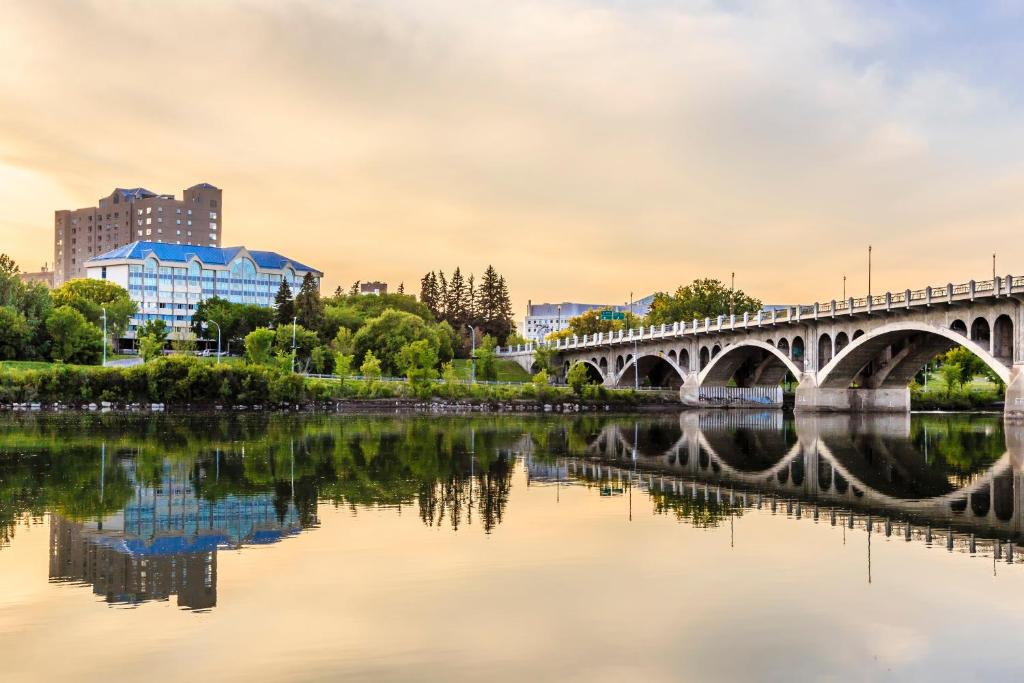 West Wing at Park Town — Hotel in Saskatoon (SK)
