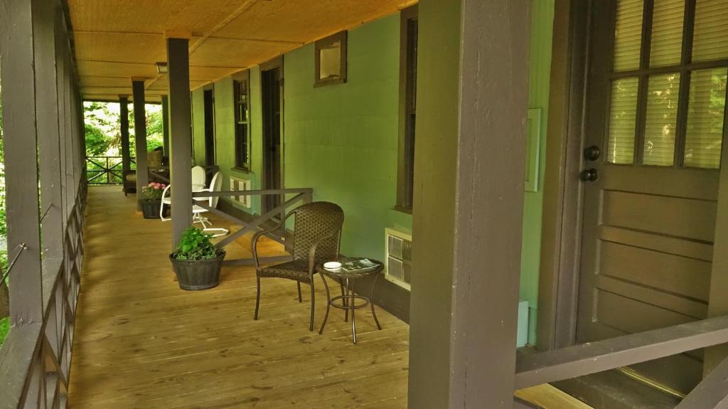 Riverside Lodge at Chimney Rock photo