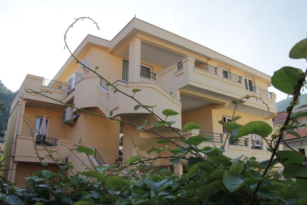 Lilian Apartments — Hotel in Budva