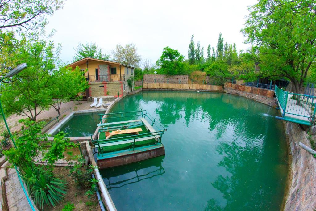 Amiran's Lake — Hotel in T'bilisi City