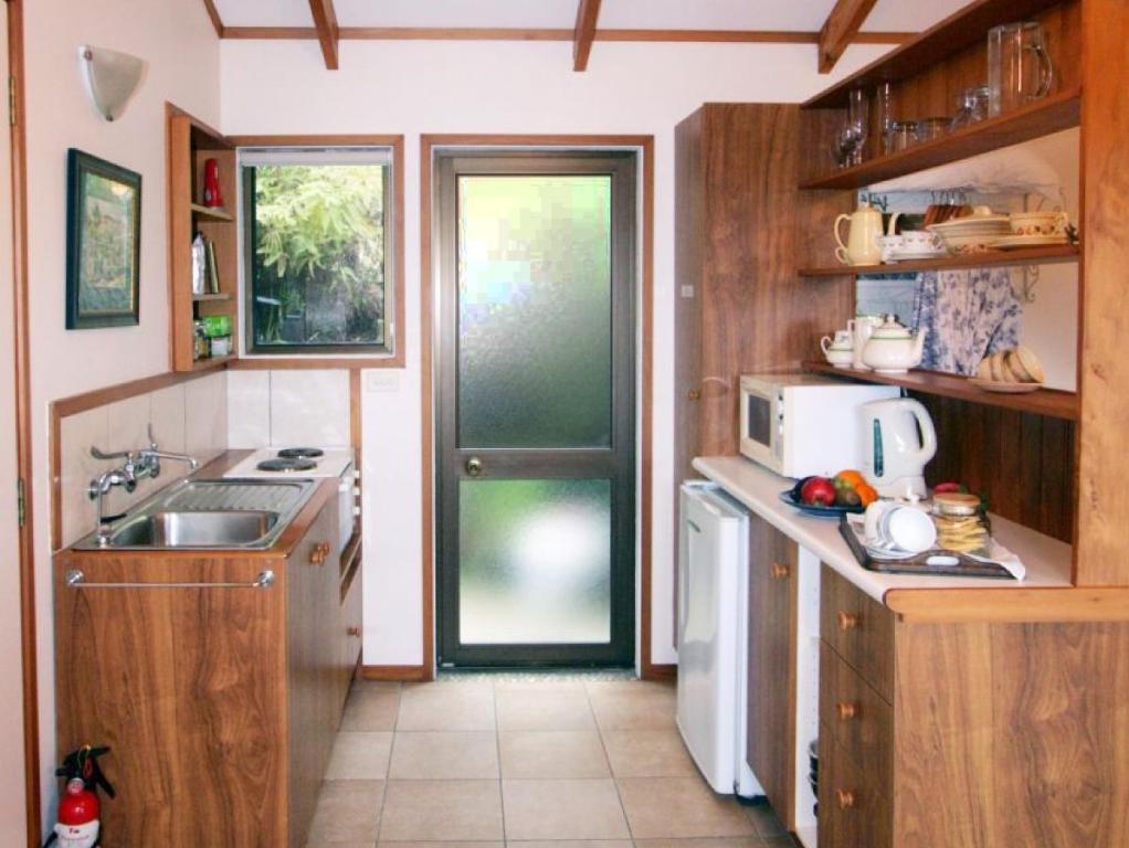 Kitchen, Bay of Islands Cottages in Bay of Islands