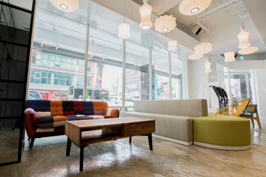 Shared lounge/TV area