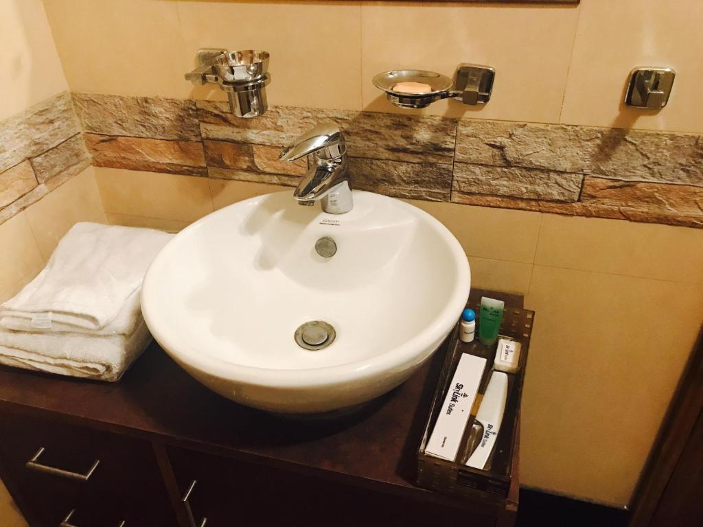 Skylink Suites Bed & Breakfast photo
