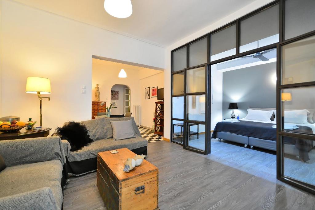 Plaka Elegant Apartment — Hotel in Athens