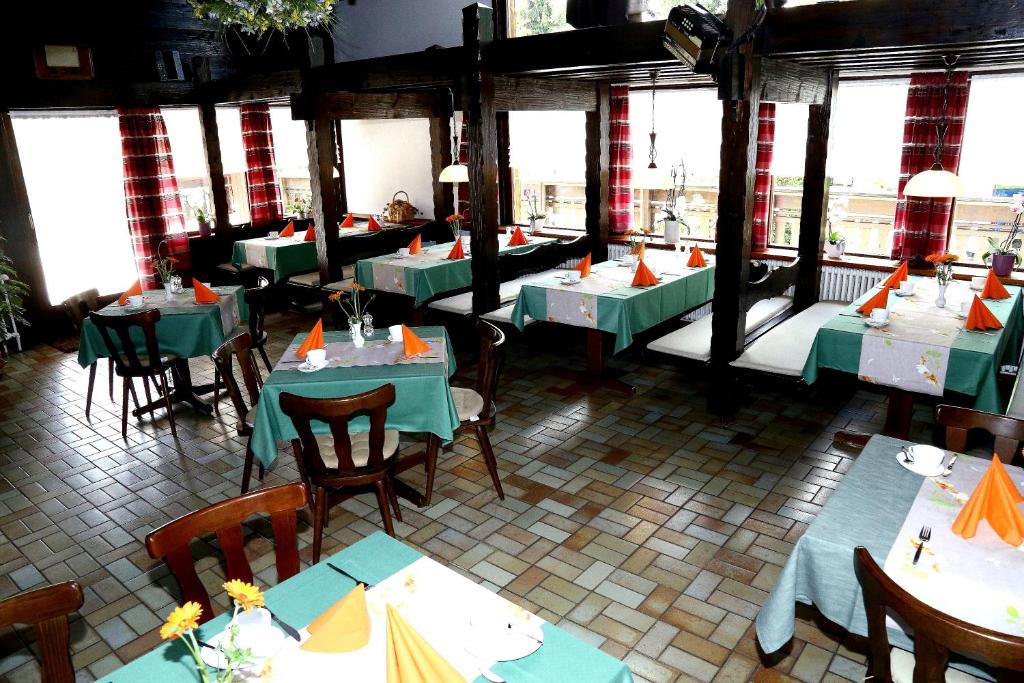 Landhotel Garni Schweizerhaus의 아름다운 정원 전경