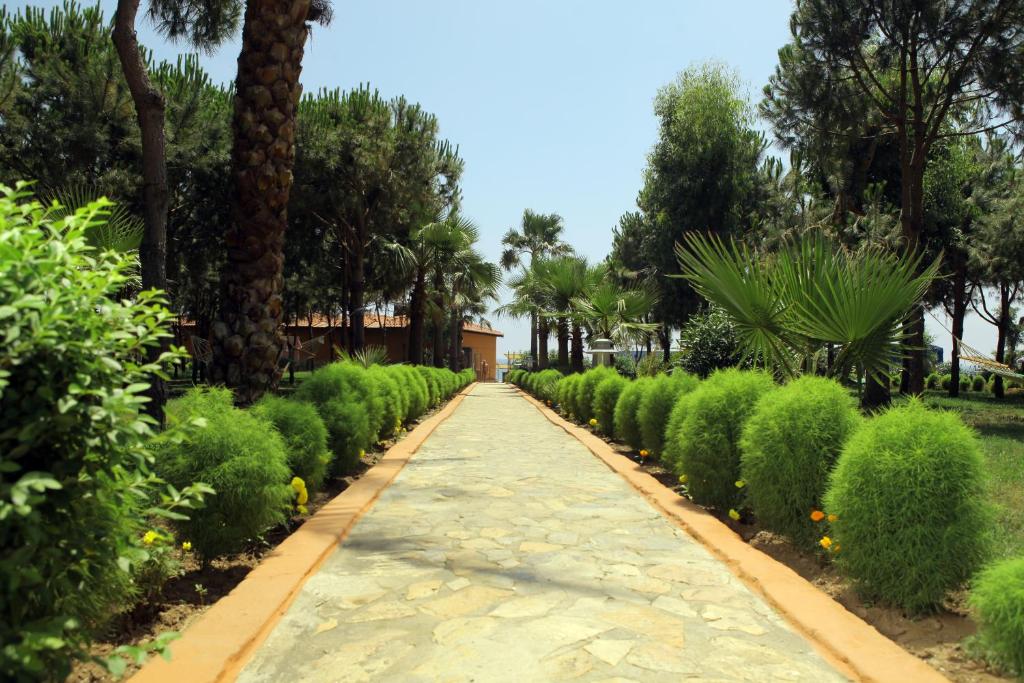 Club Turtas Beach - All Inclusive — Hotel building in Alanya