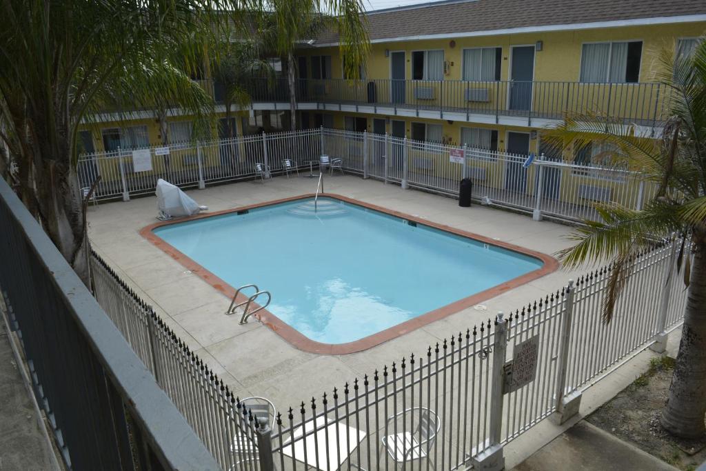 Americas Best Value Inn & Suites Groves Port Arthur photo