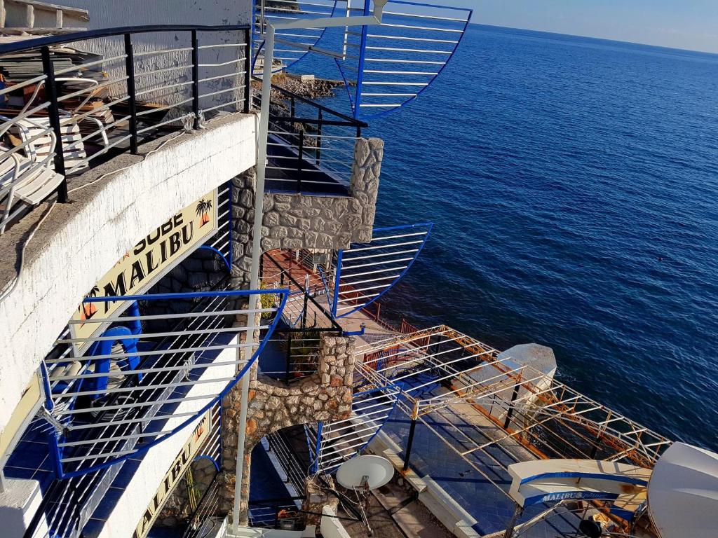 Malibu Apartments - 4