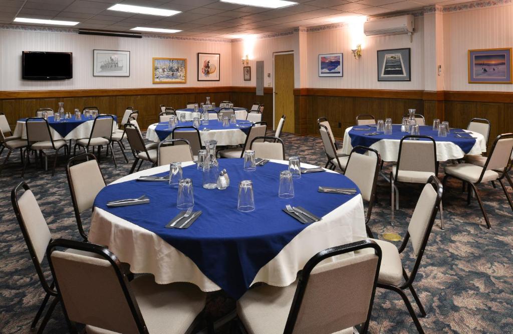 Canadas Best Value Inn - Downtown Hotel Photo 24