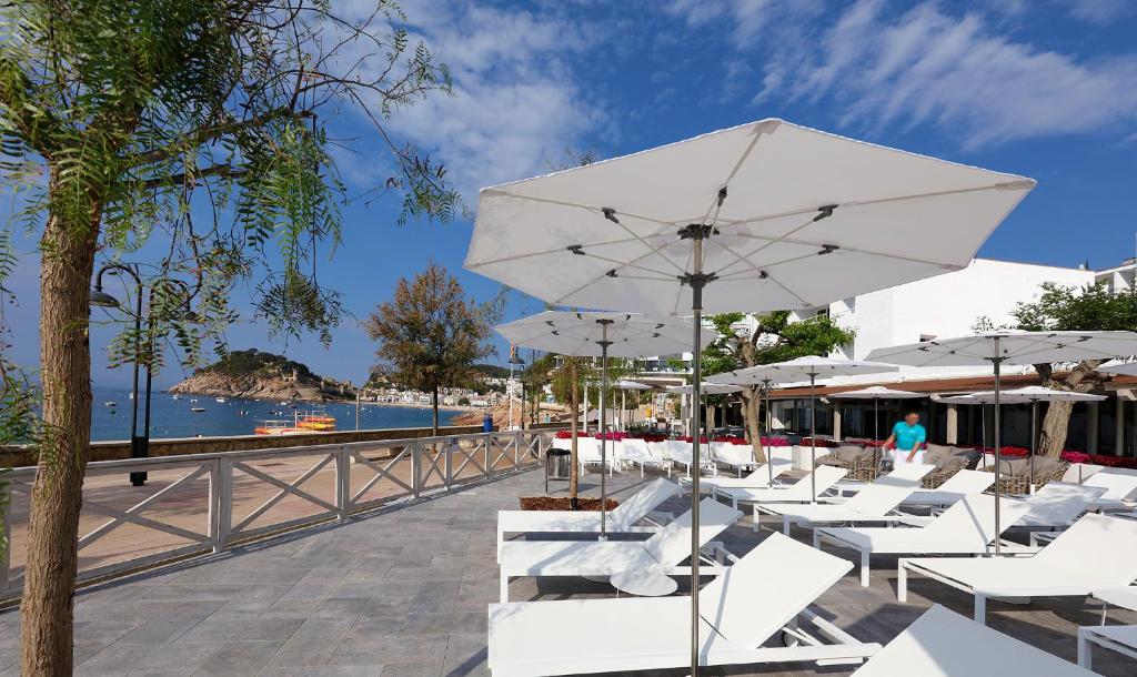 Golden Mar Menuda — Plaża in Tossa de Mar, Katalonia