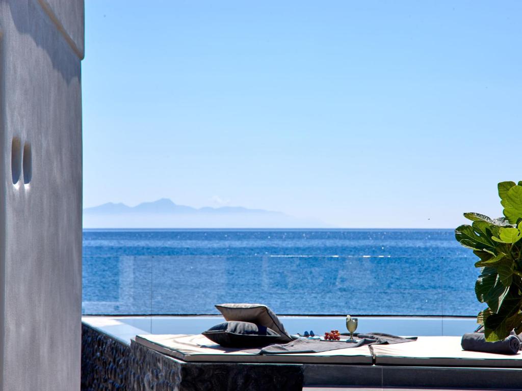Incognito Beach Villa Santorini photo