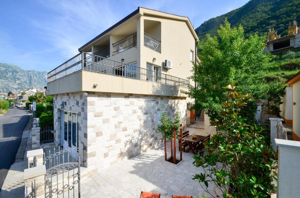 Apartments Cosovic — Hotel in Kotor