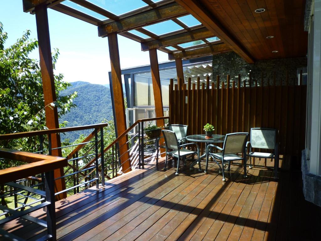 Spring Garden B&B, Renai