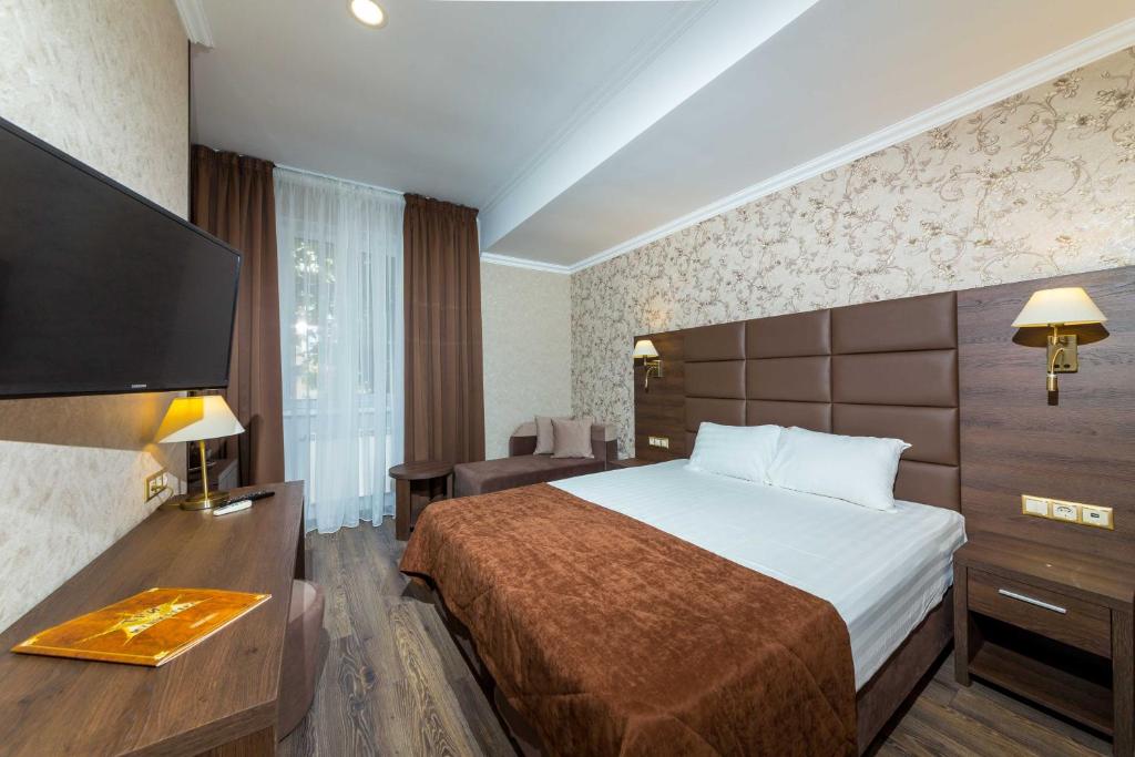 "The Three Musketeers" Deluxe Hotel