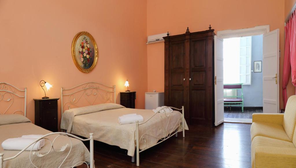 Double Room with Private External Bathroom