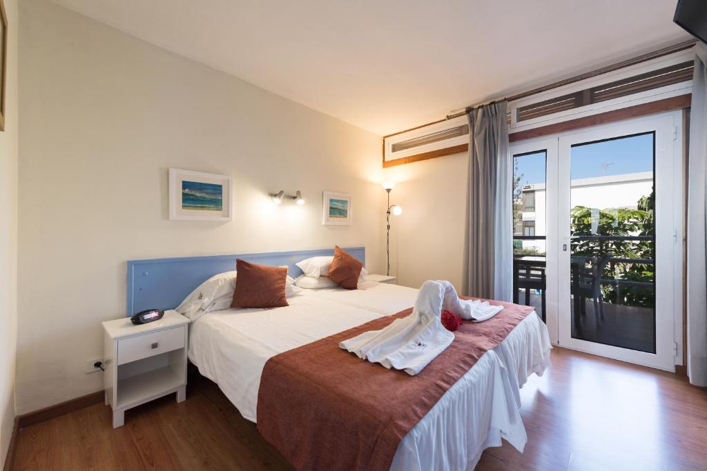 Apartmentos El Paseo photo