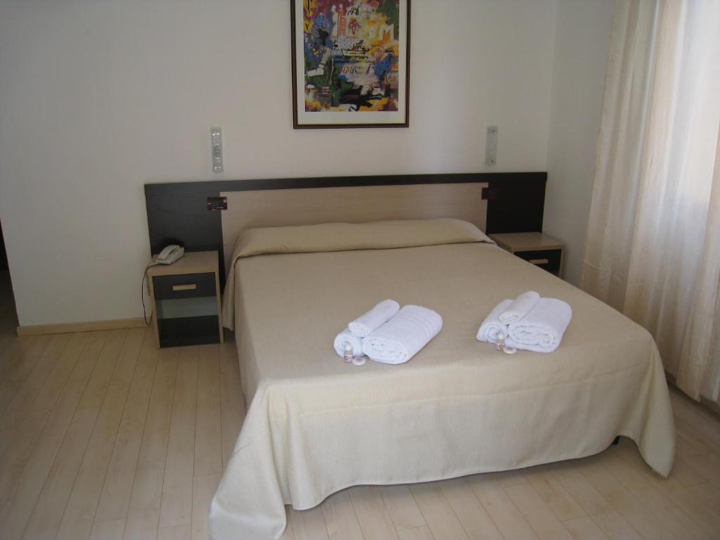 Hotel Canasta - 2