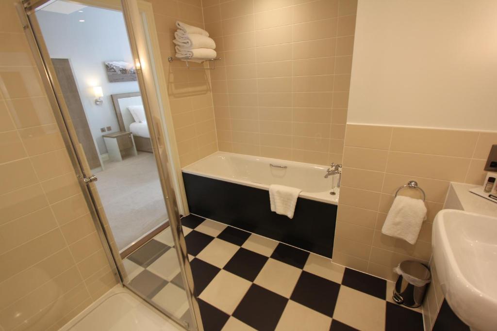 Yarrow Hotel photo