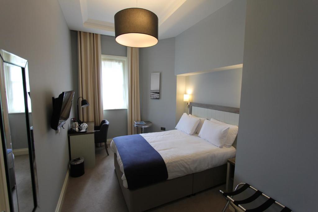 Yarrow Hotel photo
