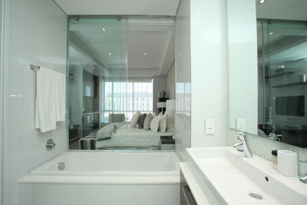 Luxury @ Sandton Skye photo