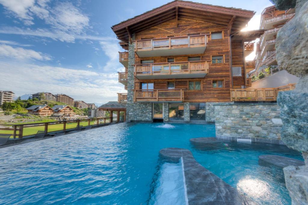 Exterior view, Nendaz 4 Vallees and SPA in Nendaz