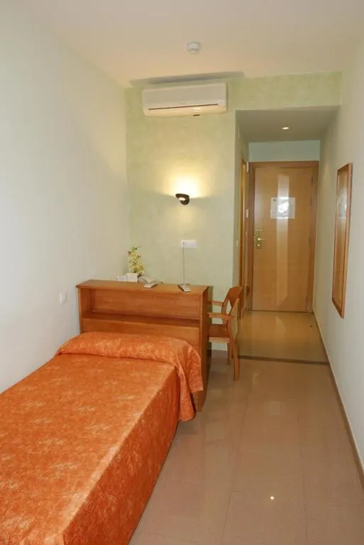 Hotel Fonda Neus, hotel in Sant Sadurní dʼAnoia