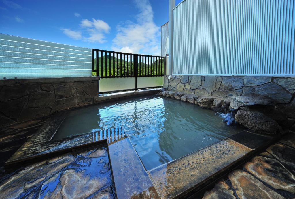 Open air bath