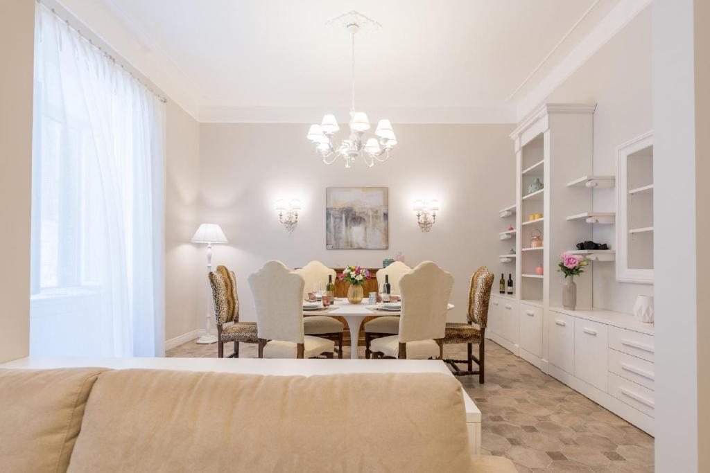 Altarocca Embassy Rome