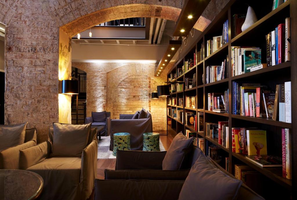 フロント・ロビー