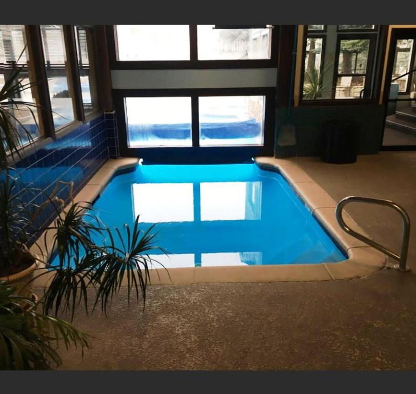 Getaways at Falcon Point Resort photo