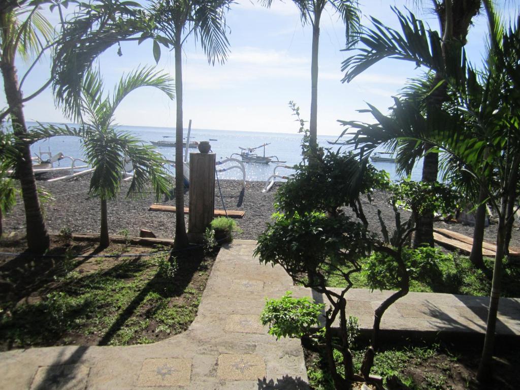 COCONUT BEACH BUNGALOWS & WARUNG Exst TemanTeman 2 photo