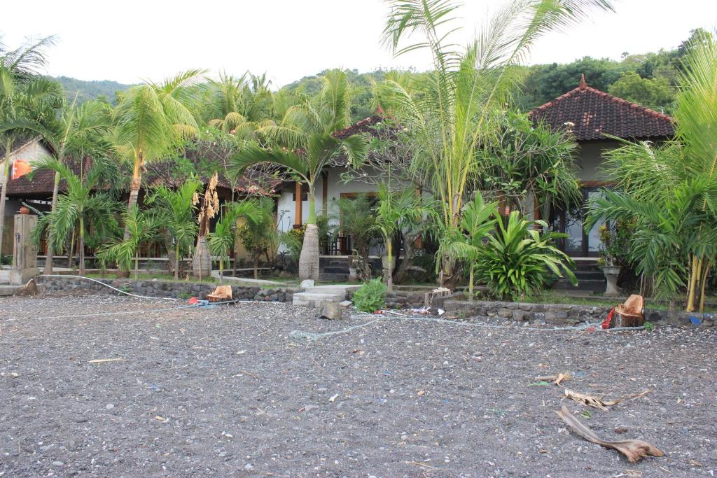COCONUT BEACH BUNGALOWS & WARUNG Exst TemanTeman 2 photo