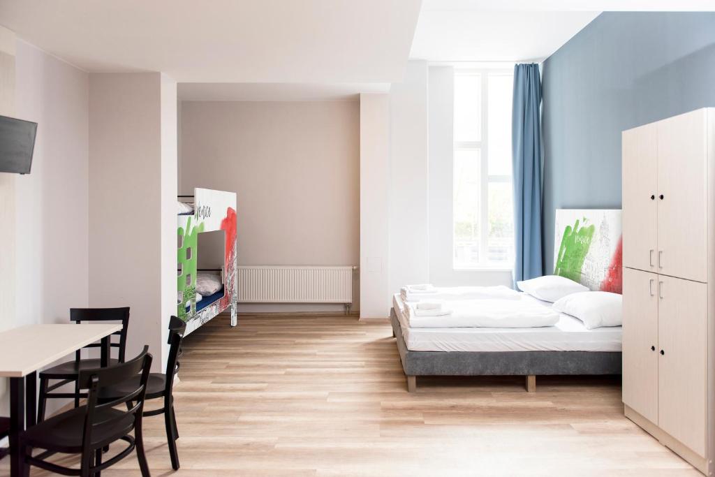 Hotel Room 5