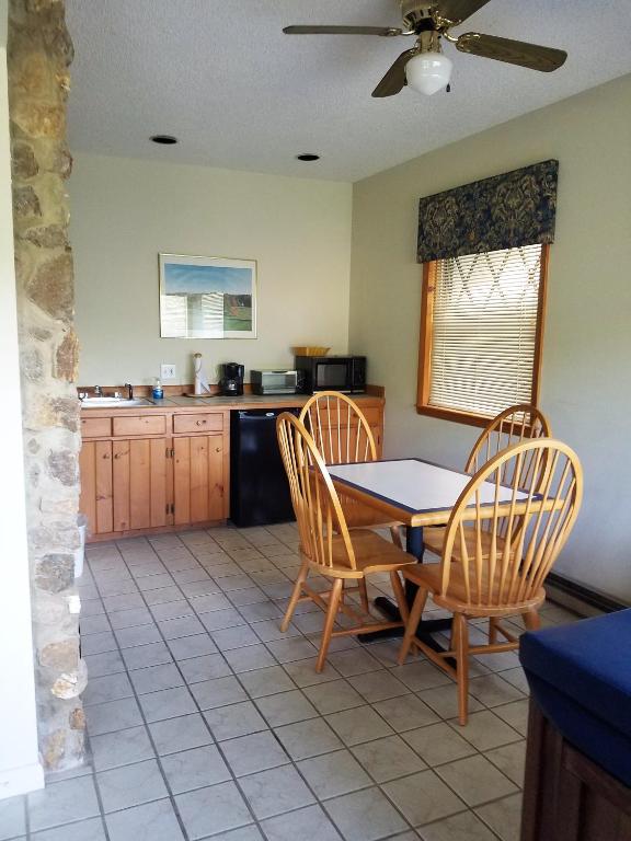 Room image 3