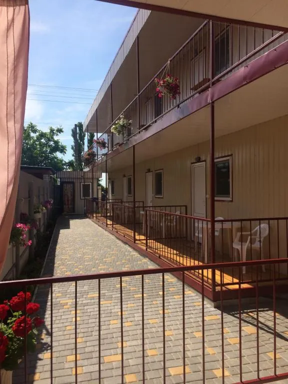 Дом семейного отдыха, Hotel in Karolino-Buhas