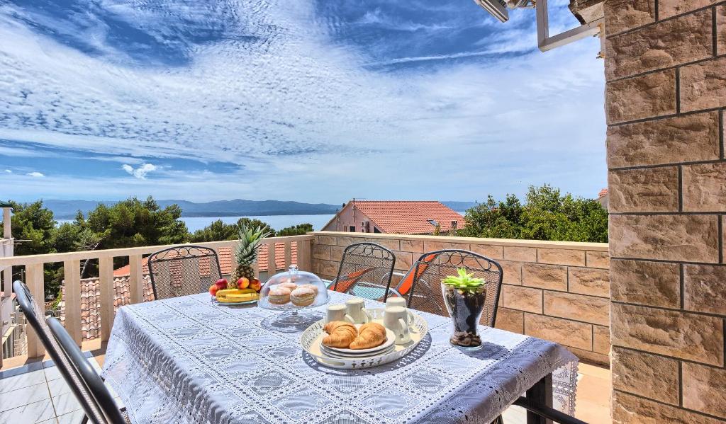 Lantana Apartment, Bol