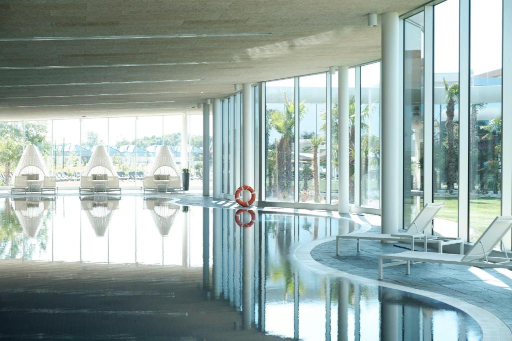 スイミングプール