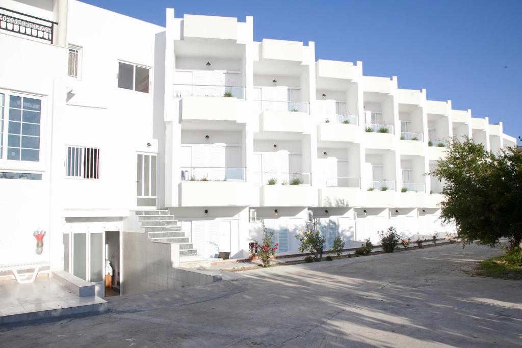 Zeus Hotel — Hotel building in Kefalos, South Aegean