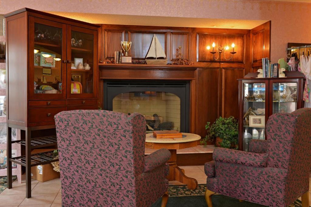 OurGuest Inn & Suites Downtown Port Clinton photo