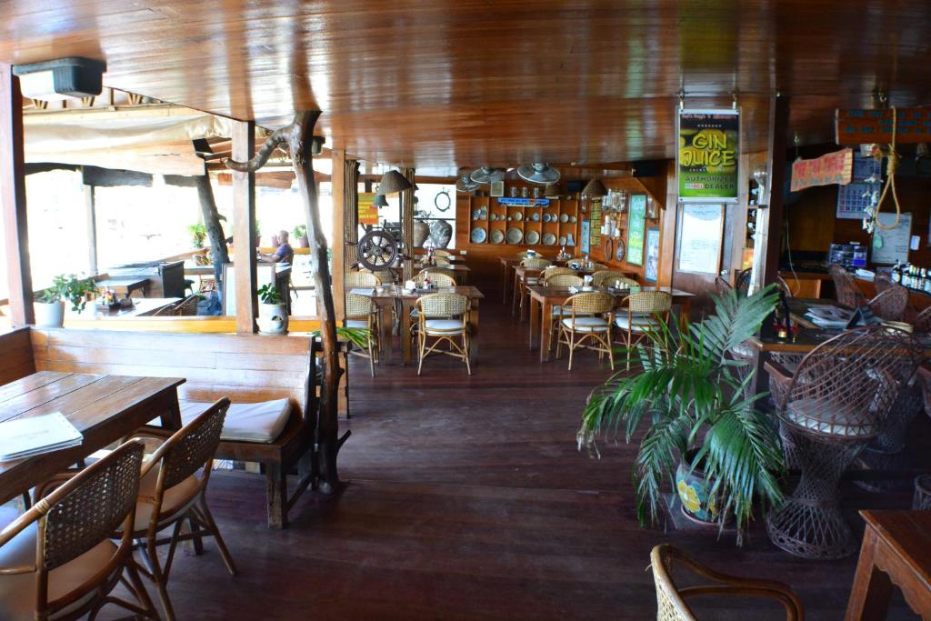 Restaurant, Capt'n Gregg's Dive Resort in Puerto Galera