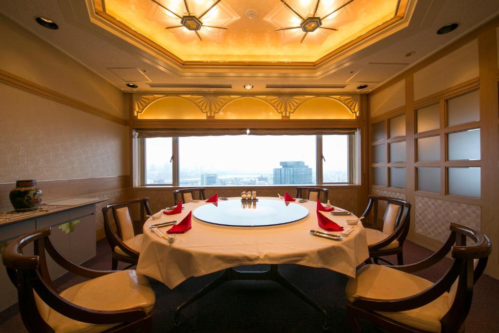 Restaurant, Shin Osaka Washington Hotel Plaza in Osaka