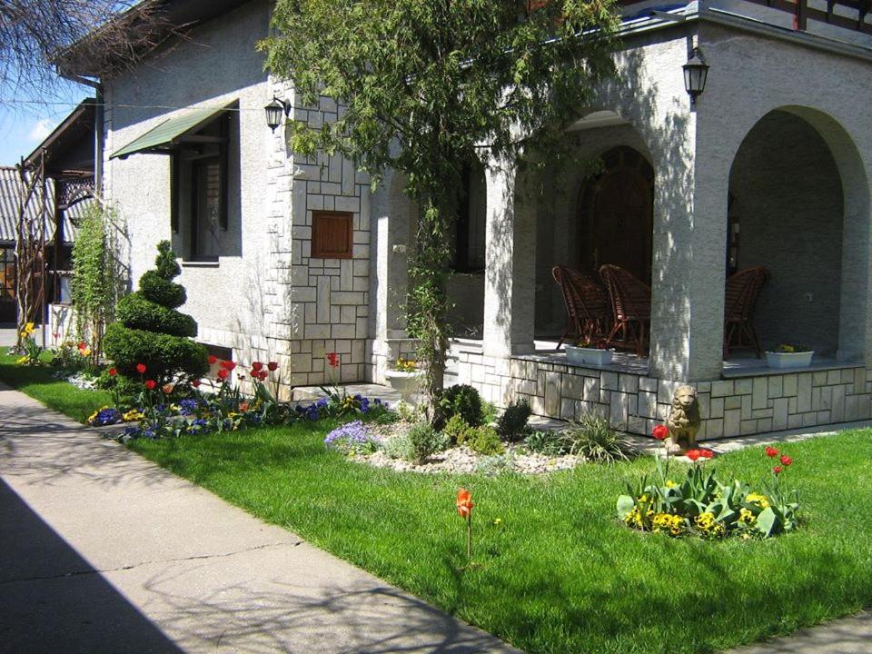 Domacinstvo Opavski — Hotel in Backi Petrovac