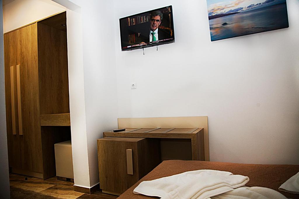 Zeus Hotel — Hotel rooms in Kefalos, South Aegean
