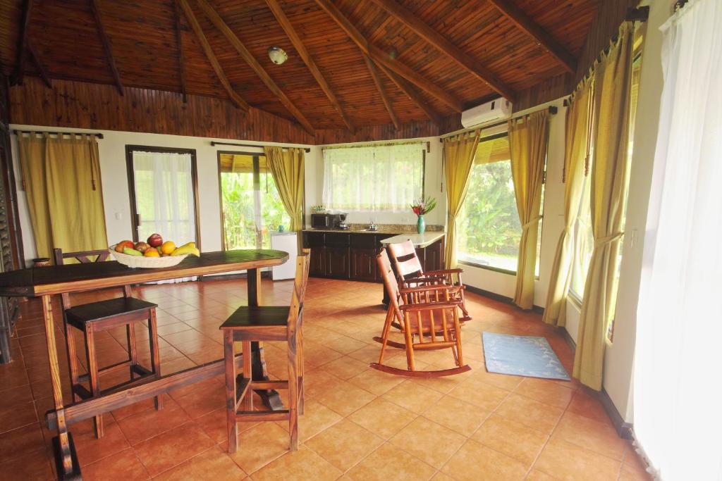 Arenal Waterfall Lodge Villas — Hotel in La Fortuna