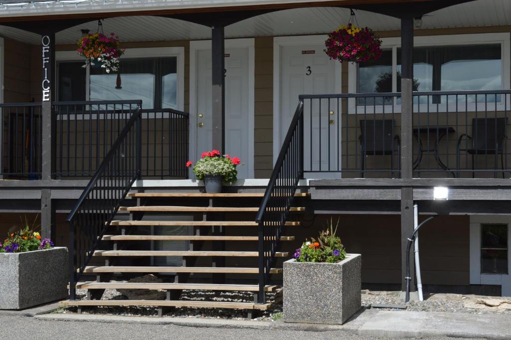 94 Motel & RV Park, One Hundred Mile House