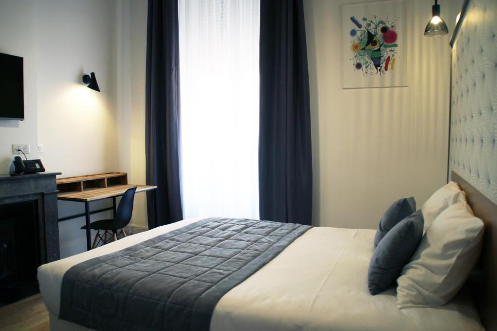 Lyon Hotel Saint Vincent room