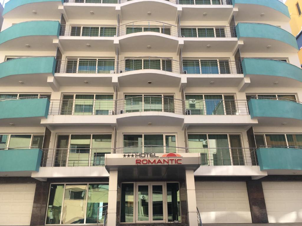 Hotel Romantic — Hotel in Mamaia
