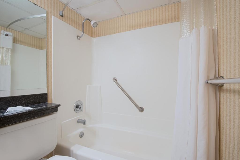 Ramada Plaza & Conference Center By Wyndham Gillette Photo 1