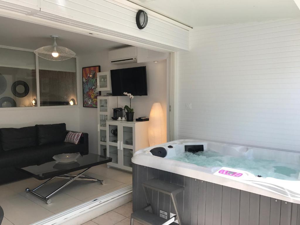 Cap Locations Naturisme — Hotel in Agde
